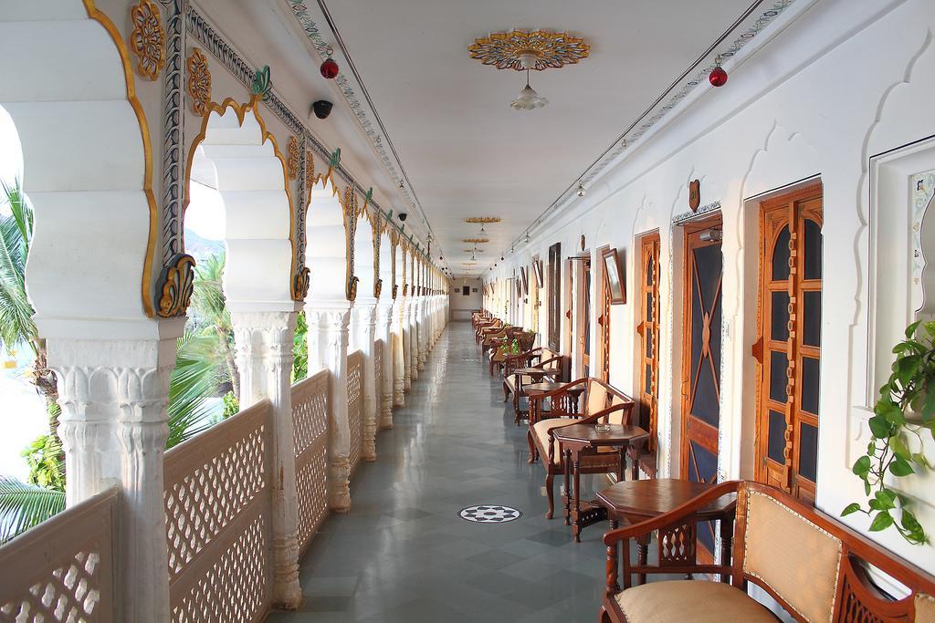 Palace 3*